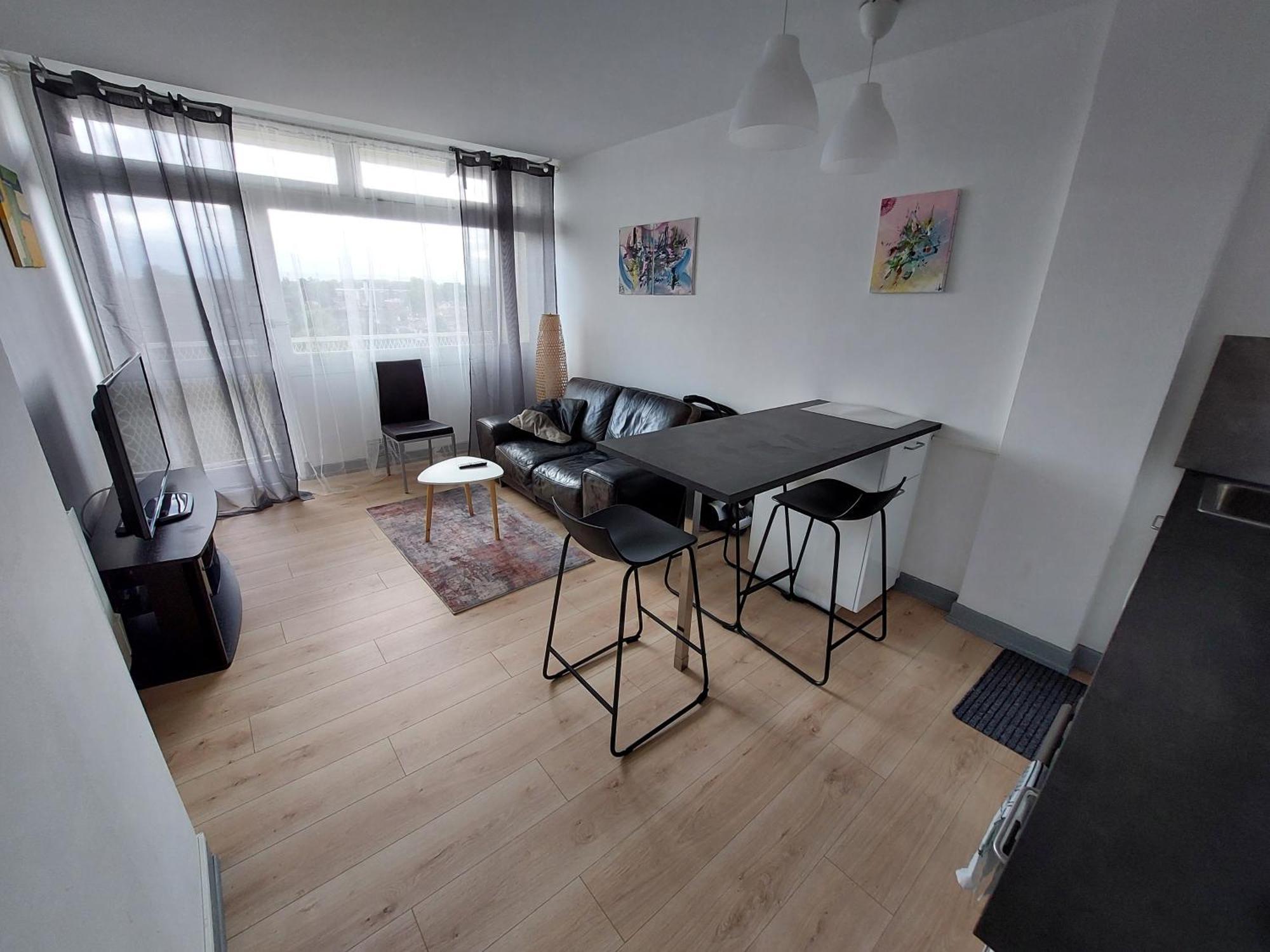 Le Voltaire - T2 Neuf Face Pyrenees Lägenhet Tarbes Exteriör bild